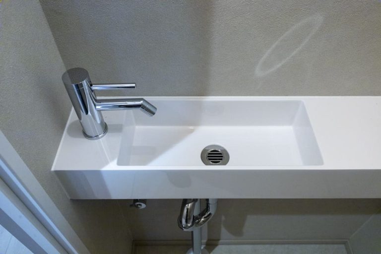 トイレ 独立型の手洗い器
