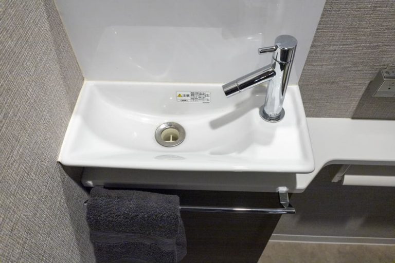 トイレ 独立型の手洗い器
