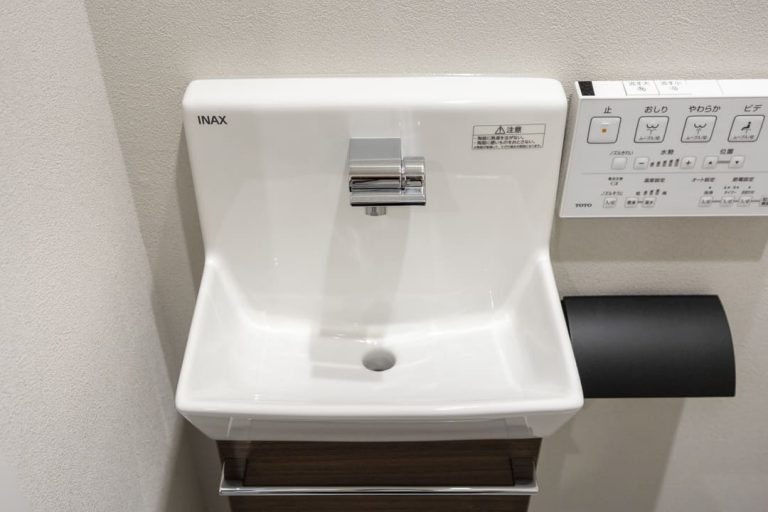 トイレ 独立型の手洗い器