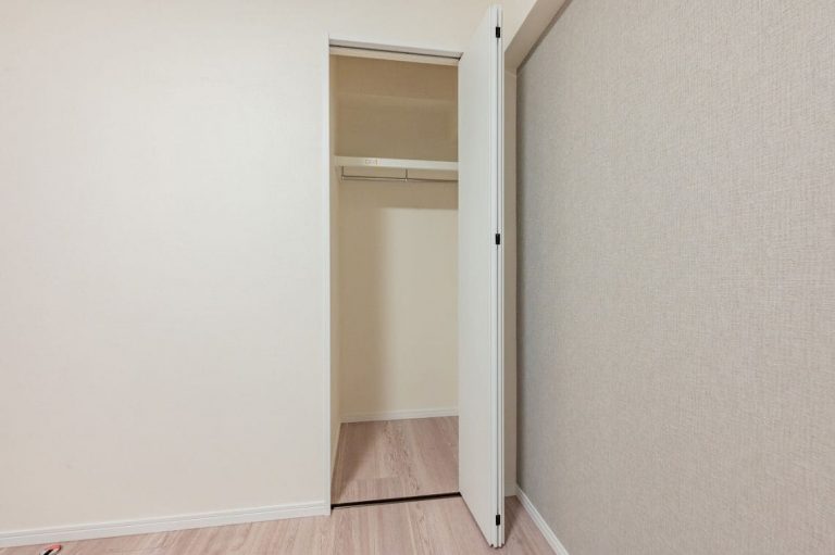 寝室1 クローゼット