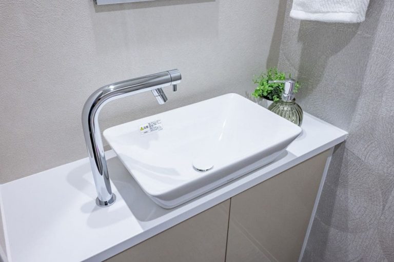 トイレ 独立型の手洗い器