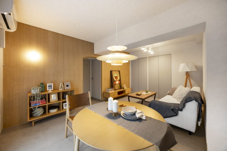 表参道　アートが引き立つ、色と質感の豊かなバランス