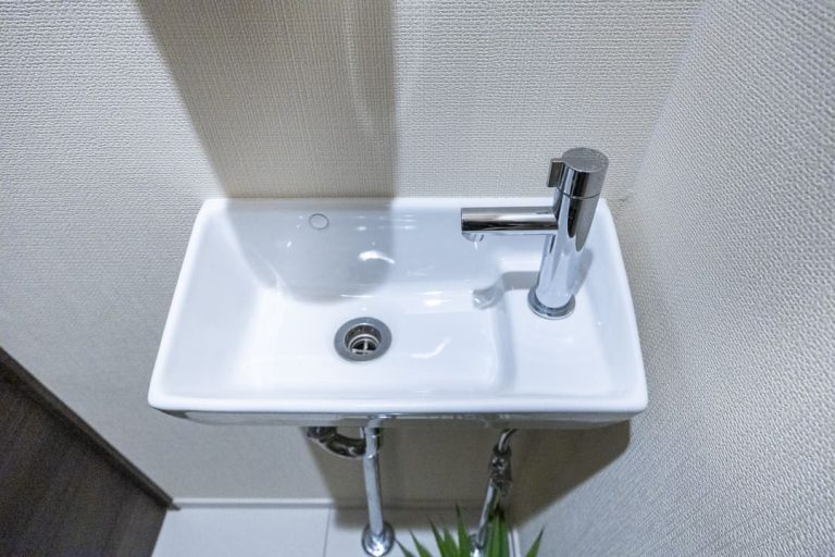 トイレ 独立型の手洗い器