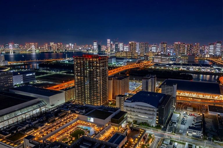 シティタワーズ東京ベイイーストタワー　レインボーブリッジが望める煌びやかな夜景