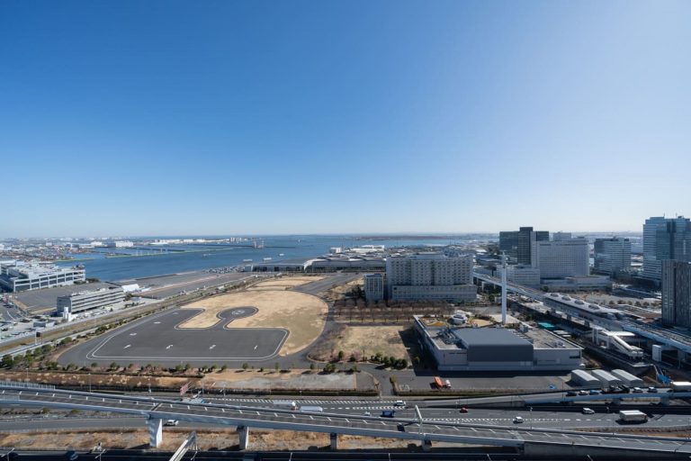 シティタワーズ東京ベイ セントラルタワー　28階部、運河が望める開放的な眺望