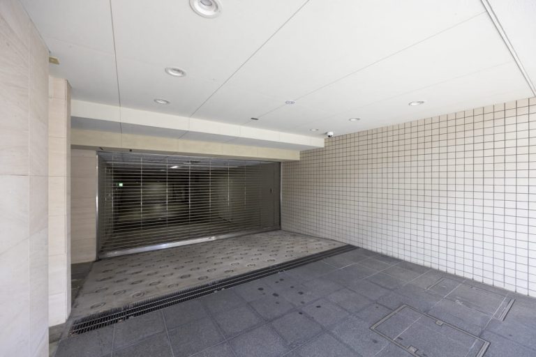 駐車場 入口