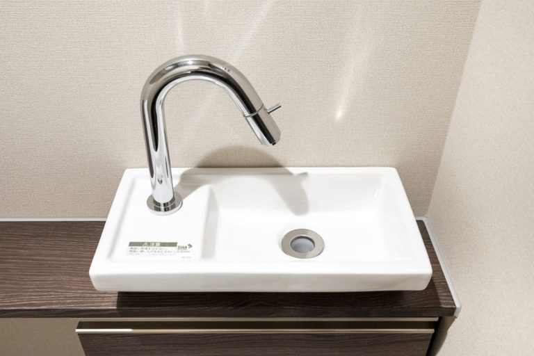 トイレ 独立型の手洗い器