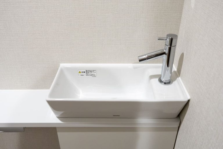 トイレ 独立型の手洗い器