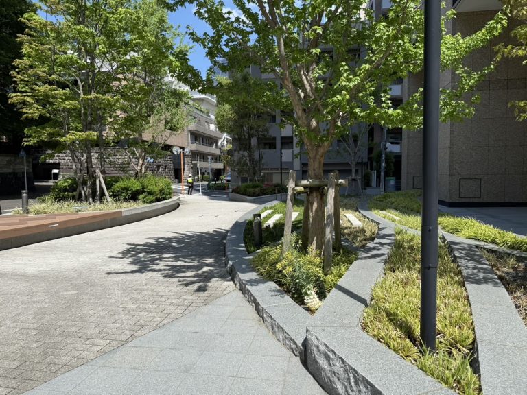 マンション敷地内