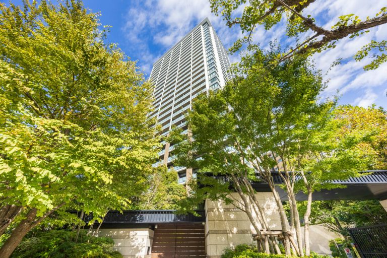 グランドメゾン白金の杜ザ・タワー　自然教育園の緑を一望、白金の杜に寄り添う南向きの2LDK