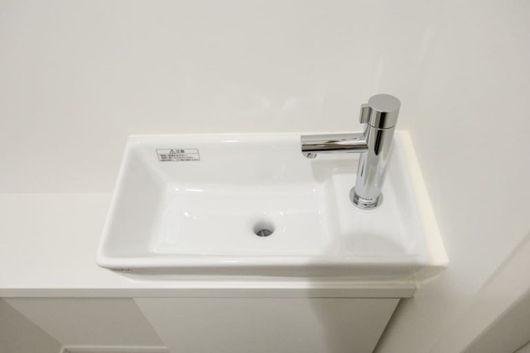 トイレ 独立型の手洗い器