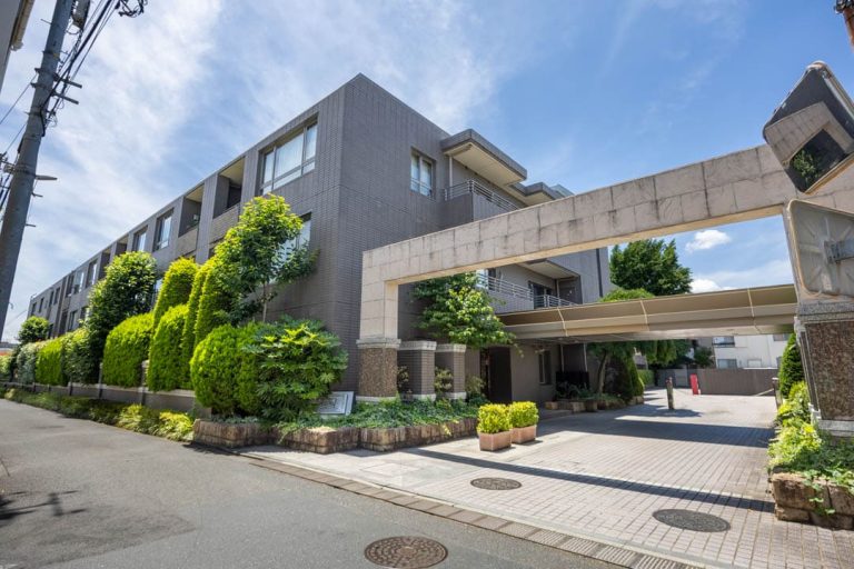 ライオンズマンション元代々木グランフォート　豊かな緑に寄り添う、専用庭付き低層レジデンス