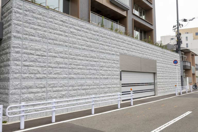 駐車場 入口