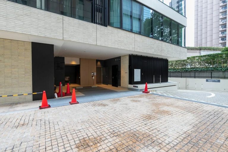 駐車場 入口
