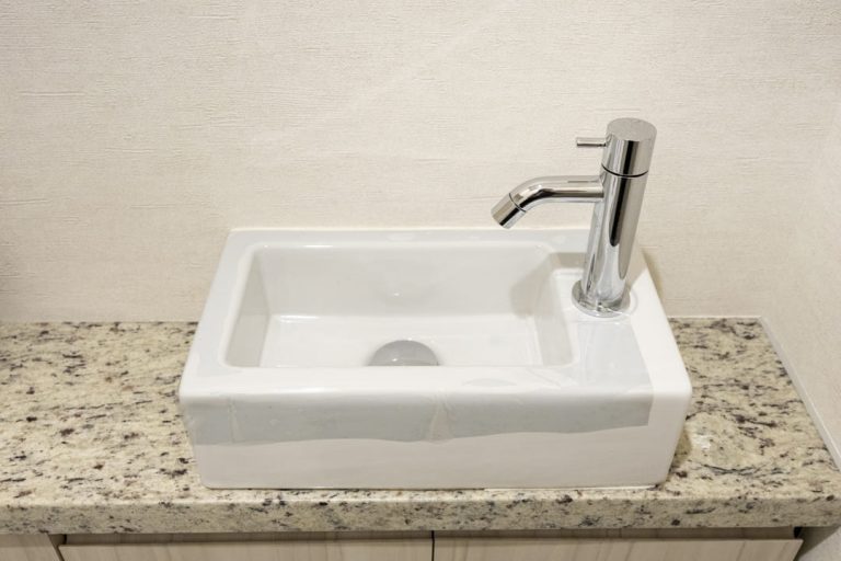 トイレ 独立型の手洗い器