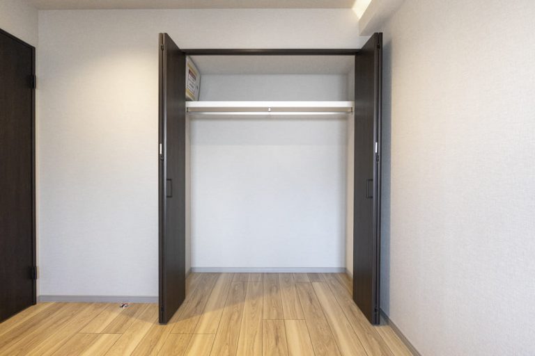 寝室1 クローゼット