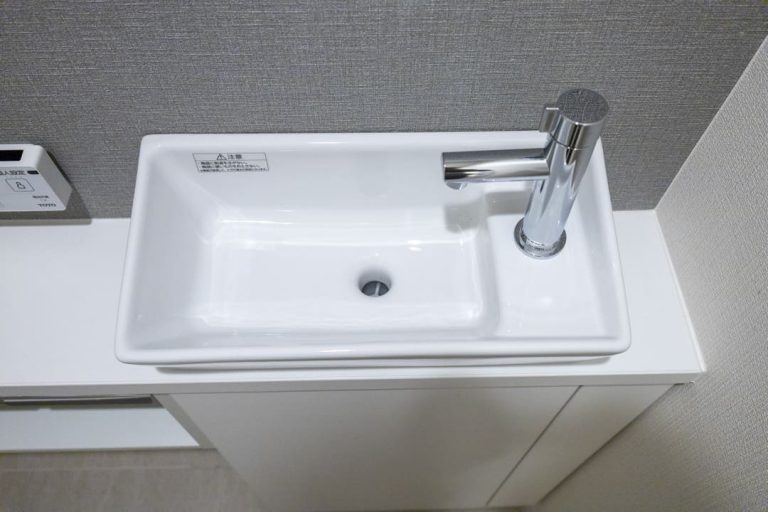 トイレ 独立型の手洗い器
