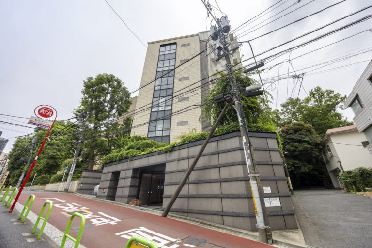 広尾　有栖川宮記念公園より徒歩5分！緑を身近に感じる角部屋