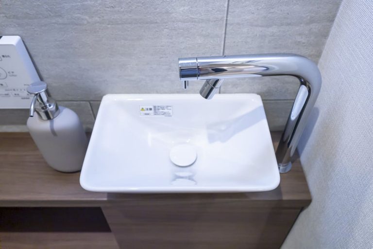 トイレ 独立型の手洗い器