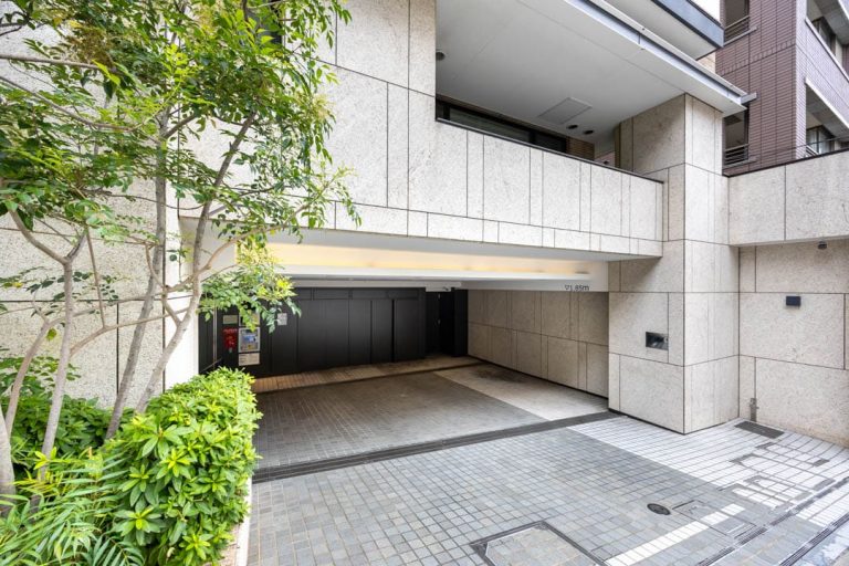 駐車場 入口