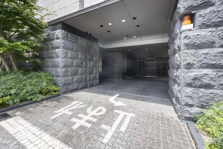 駐車場 入口