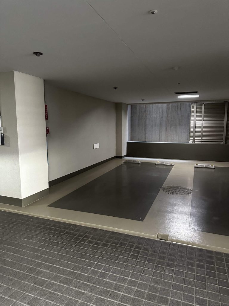 屋内平置き駐車場（専用使用権付）