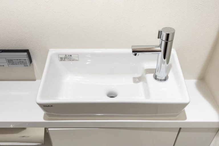 トイレ 独立型の手洗い器