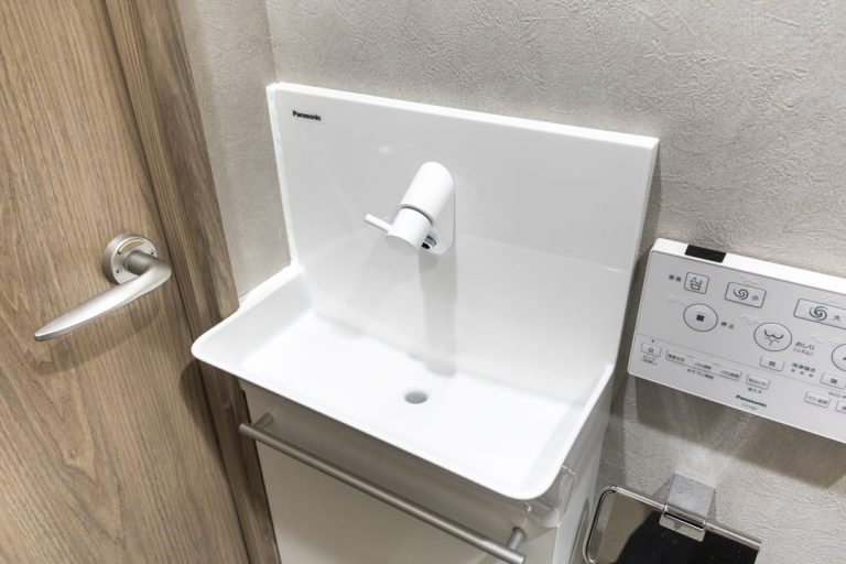 トイレ 独立型の手洗い器
