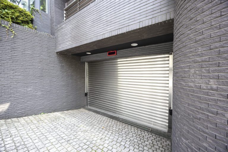 駐車場 入口