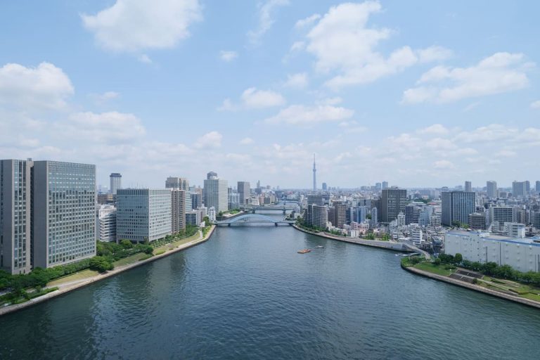 センチュリーパークタワー　23階部、運河と東京スカイツリーを望む開放的な眺望