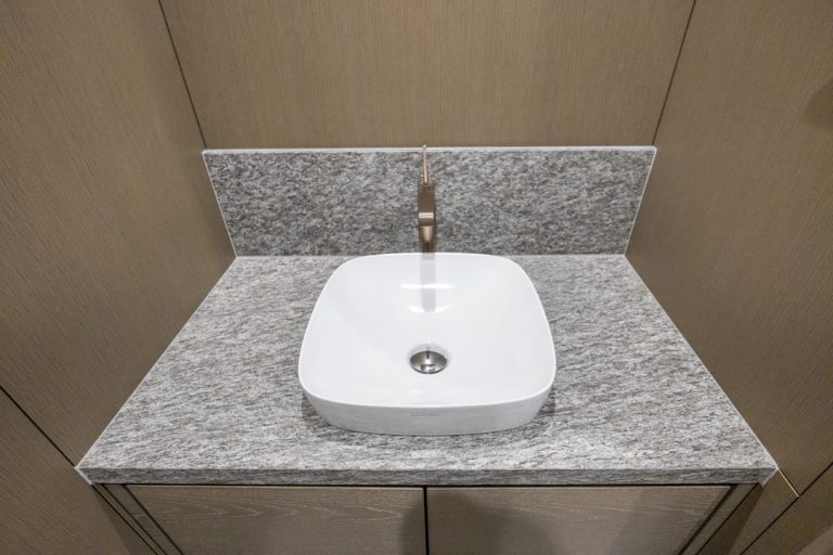トイレ（玄関側）手洗い器