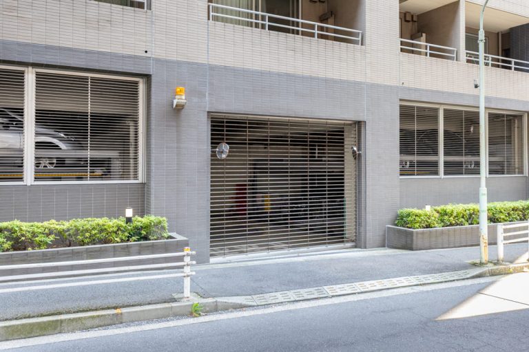駐車場 入口