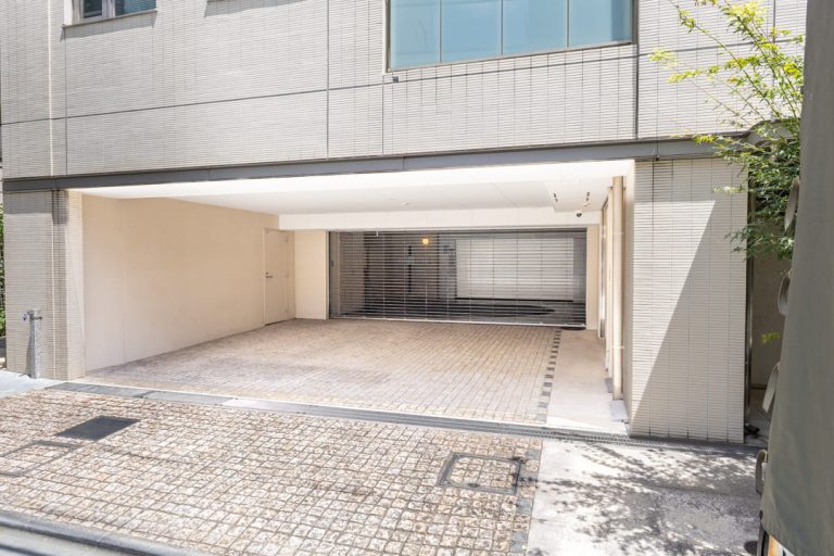 駐車場 入口