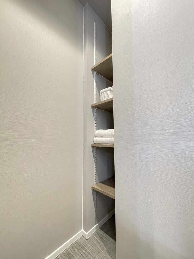 洗面室 リネン庫