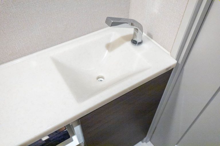 トイレ 独立型の手洗い器
