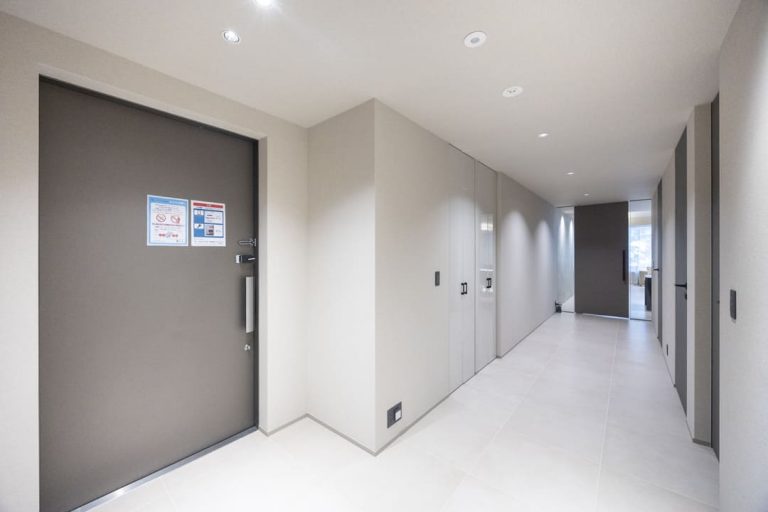 玄関、廊下