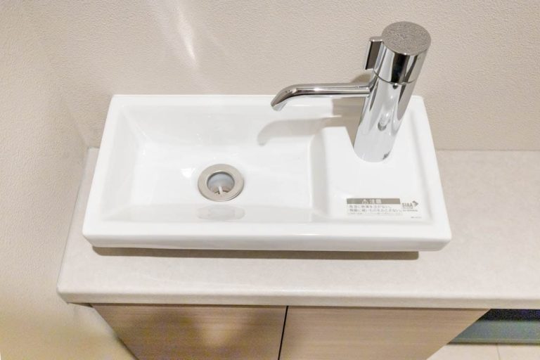 トイレ 独立型の手洗い器