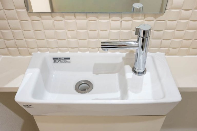 トイレ 独立型の手洗い器