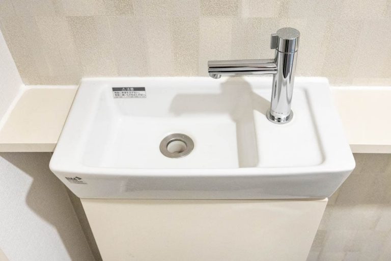 トイレ 独立型の手洗い器