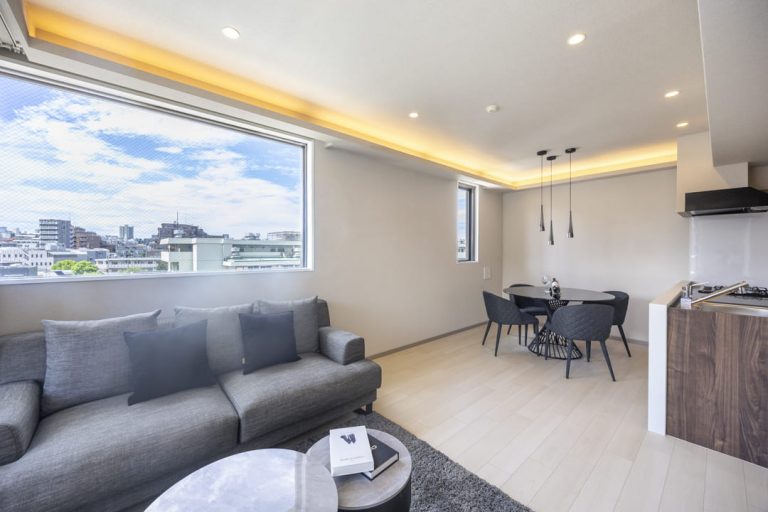 パラッシオ目黒不動前　南西向きの角部屋、青い空と街並みが望める開放感
