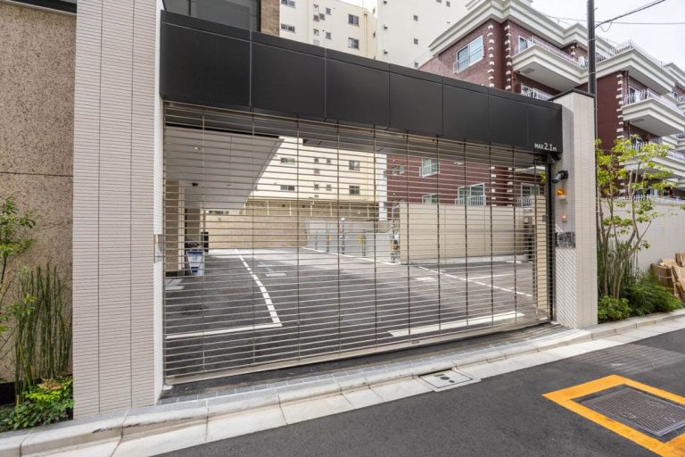 駐車場 入口