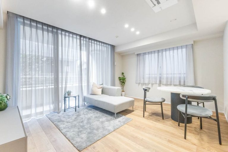 パークコート三田綱町　南北二面バルコニー、光と風が通る角住戸