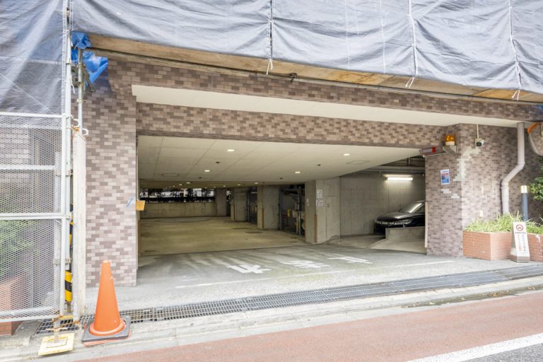 駐車場 入口