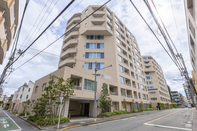神楽坂　駅徒歩3分、都心の利便と静けさを享受する住まい