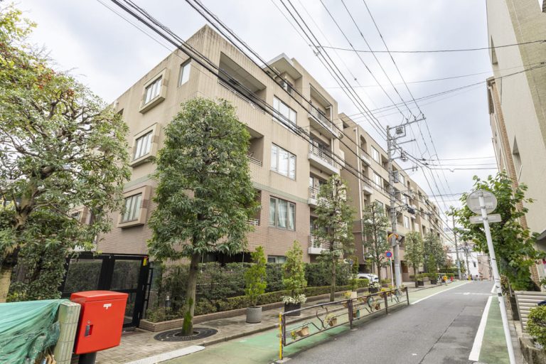 プラウド本郷　文教の街に暮らす、82㎡超の角部屋3LDK